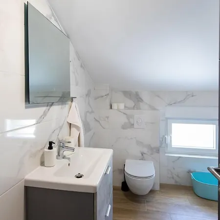Luni Appartement Blace