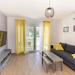 Luni Apartment *