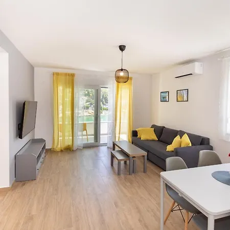 Luni Διαμέρισμα *