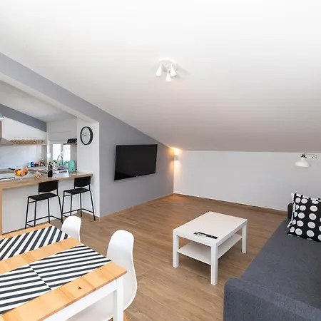 Luni Διαμέρισμα