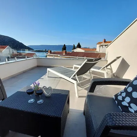 Luni Appartement Blace