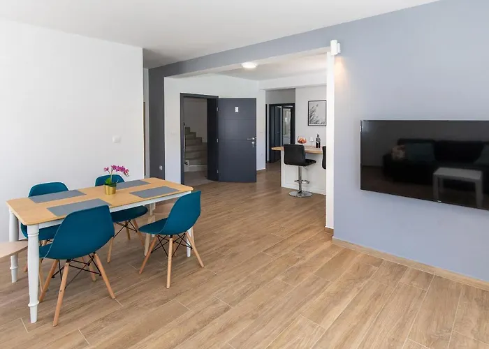 Luni Διαμέρισμα *