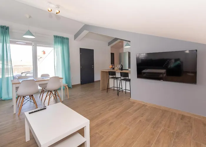 Luni Διαμέρισμα *